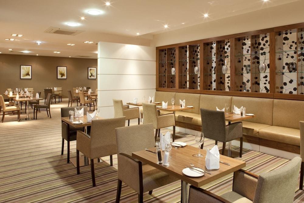 Holiday Inn Stevenage By Ihg Exteriör bild