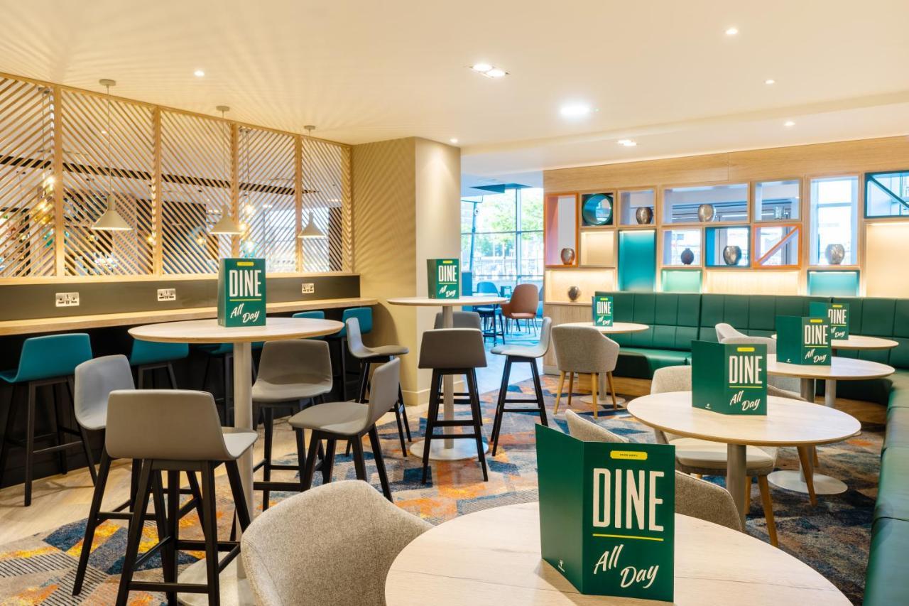Holiday Inn Stevenage By Ihg Exteriör bild