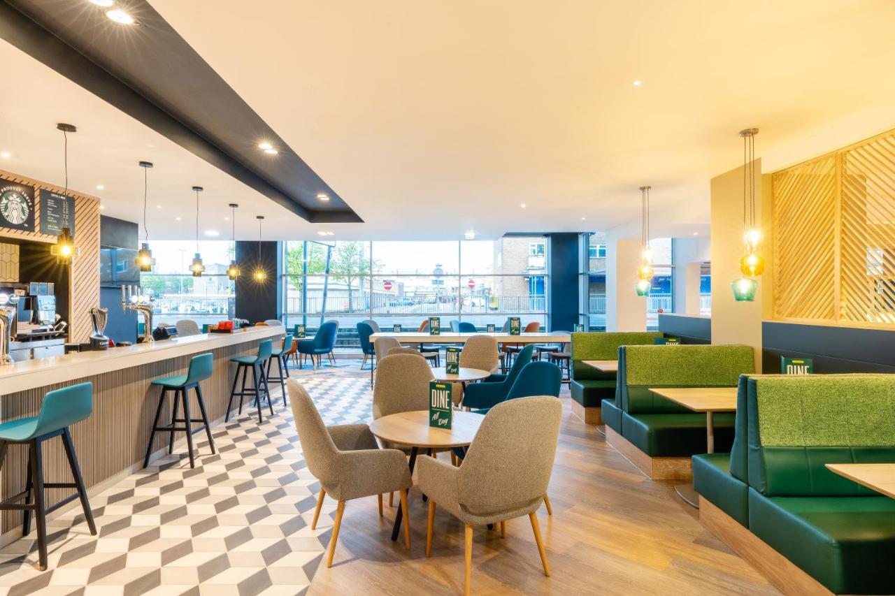 Holiday Inn Stevenage By Ihg Exteriör bild