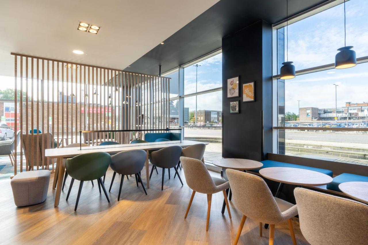 Holiday Inn Stevenage By Ihg Exteriör bild