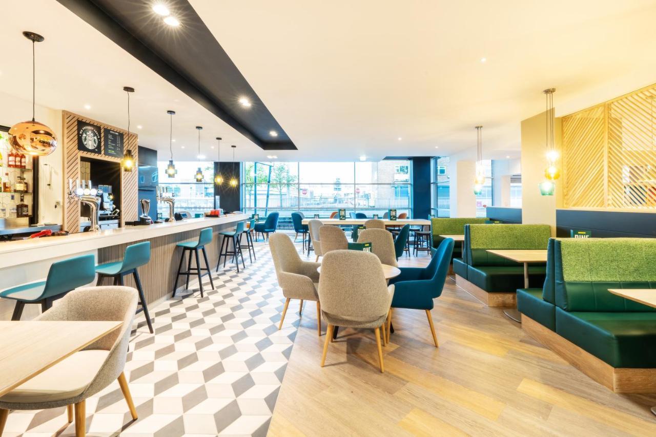 Holiday Inn Stevenage By Ihg Exteriör bild