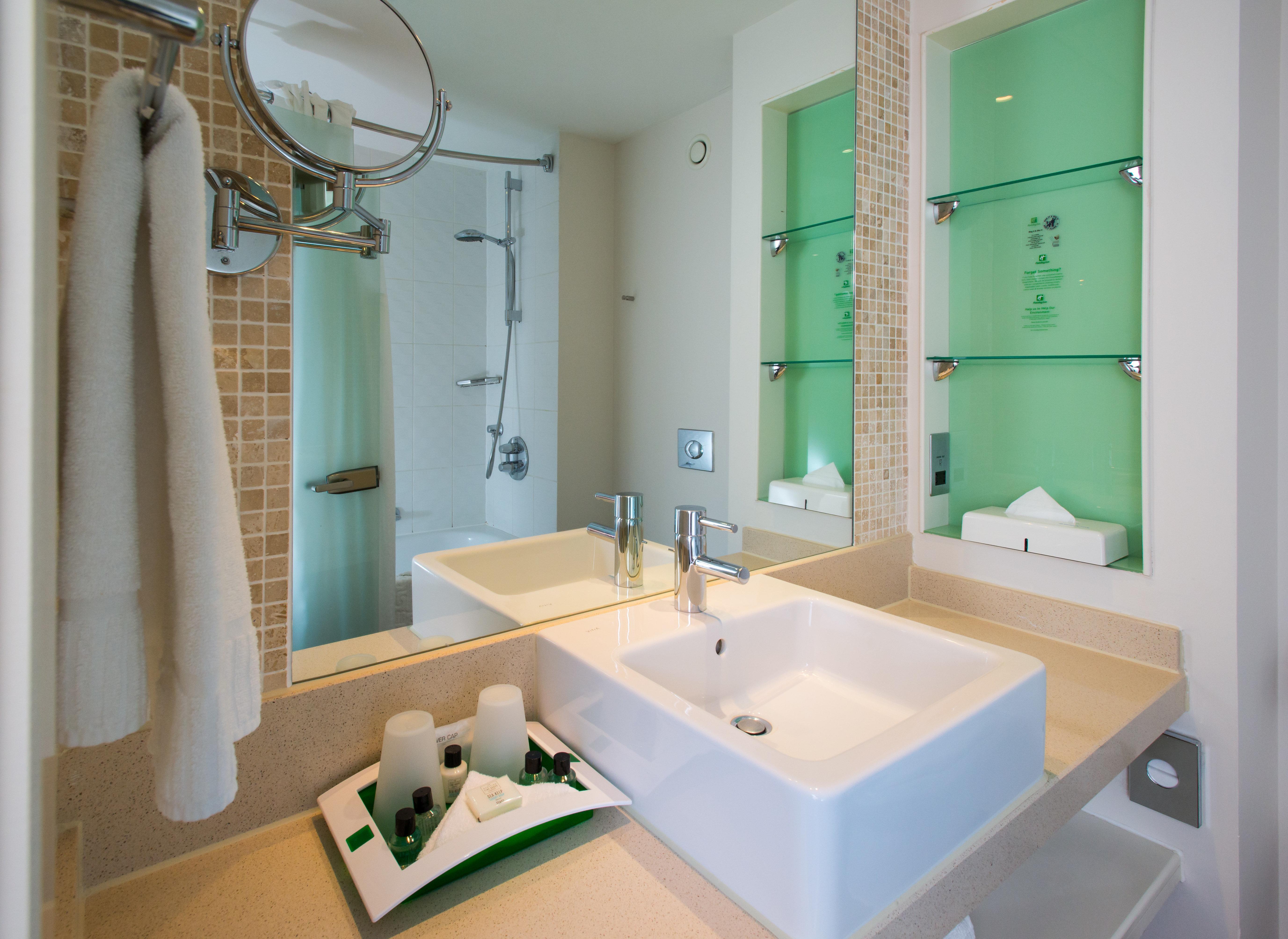 Holiday Inn Stevenage By Ihg Exteriör bild