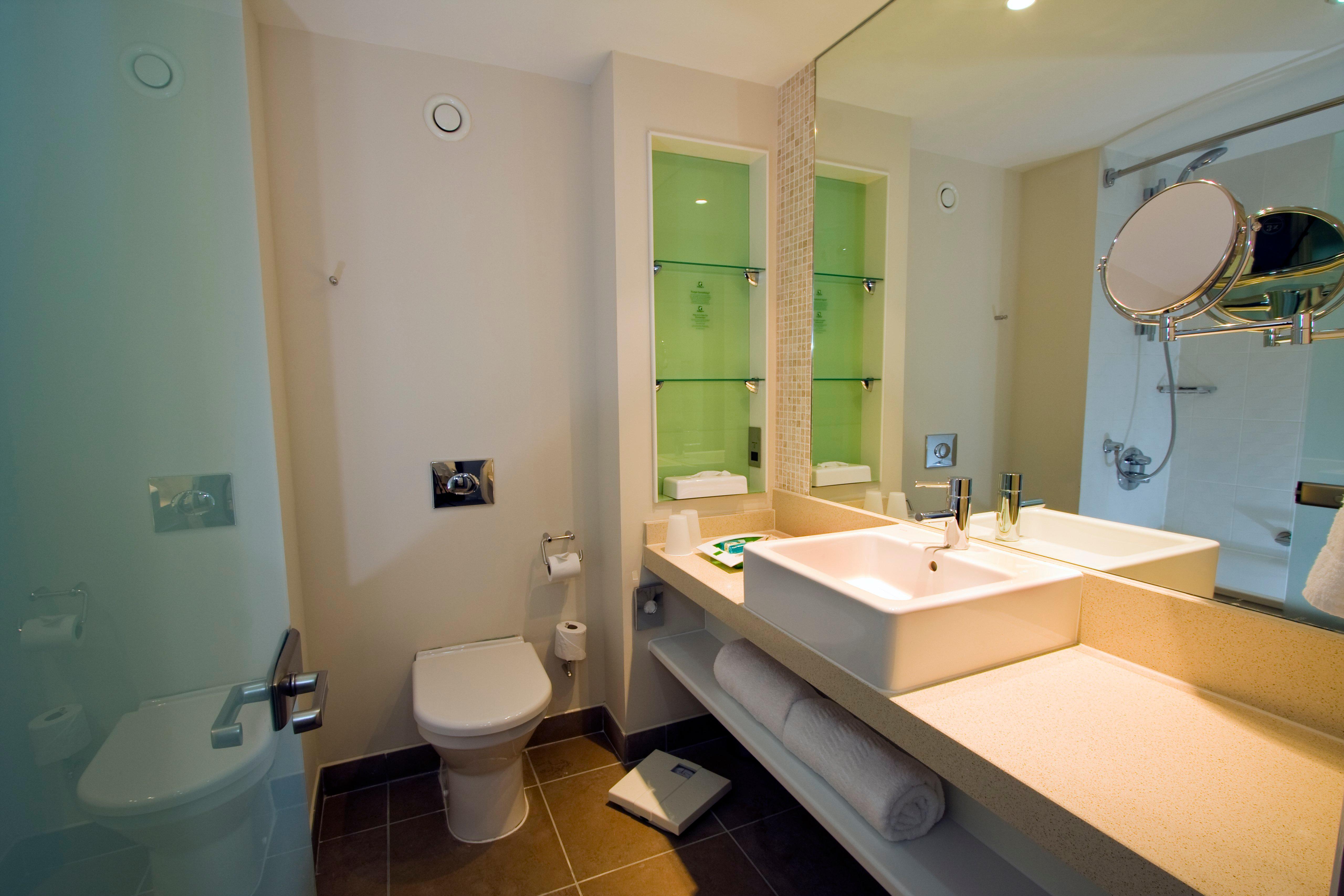 Holiday Inn Stevenage By Ihg Exteriör bild