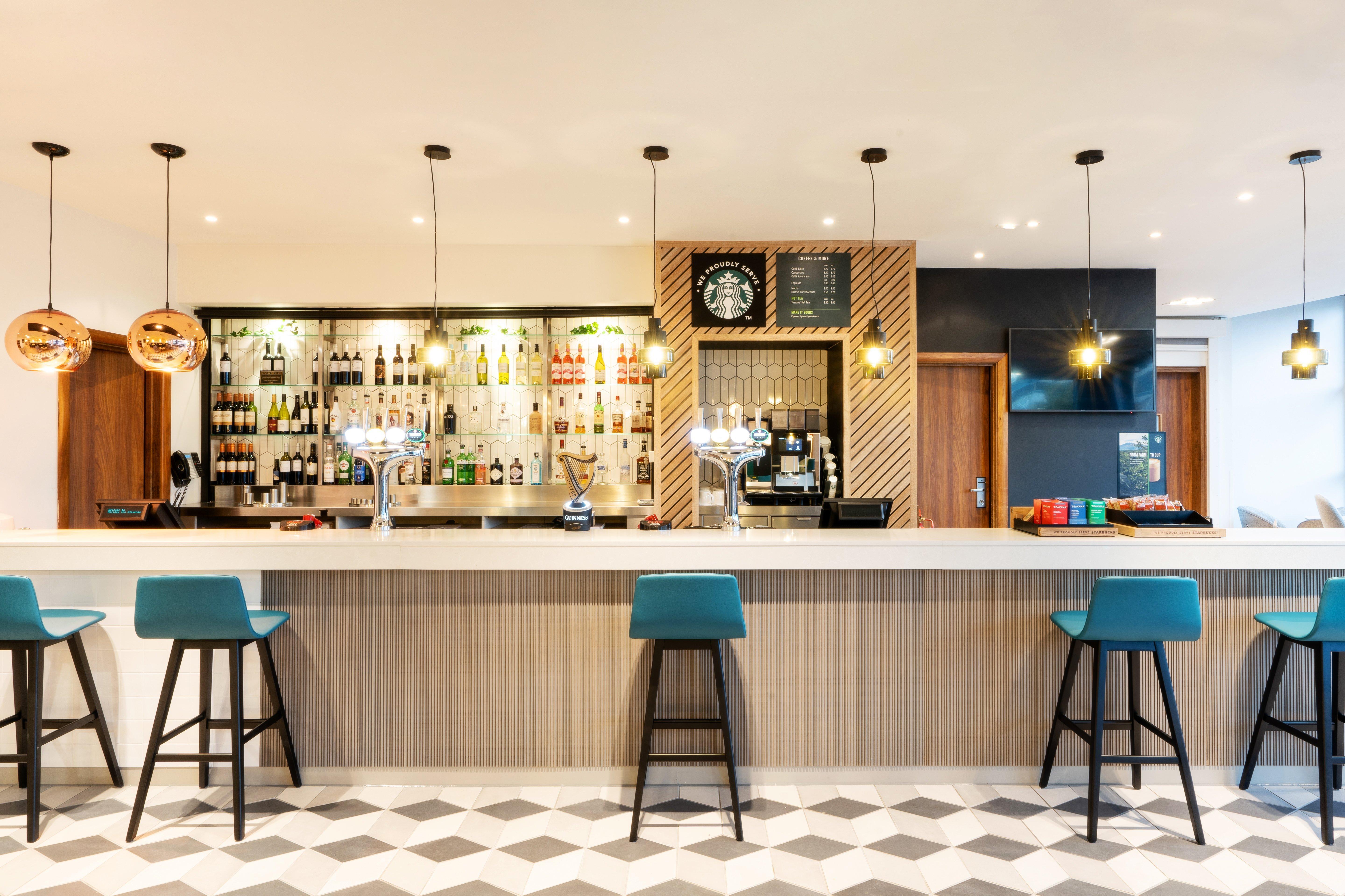 Holiday Inn Stevenage By Ihg Exteriör bild