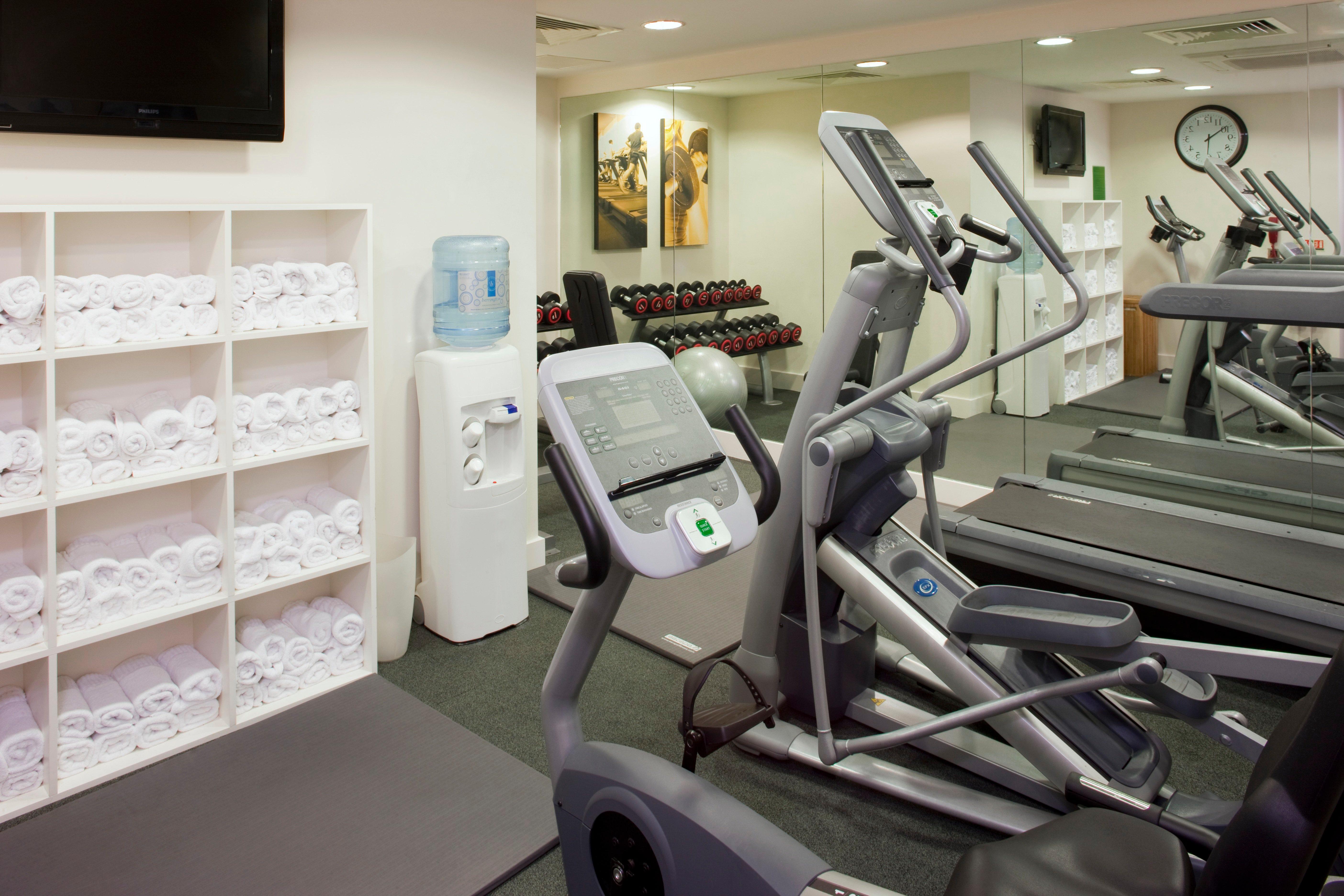Holiday Inn Stevenage By Ihg Exteriör bild