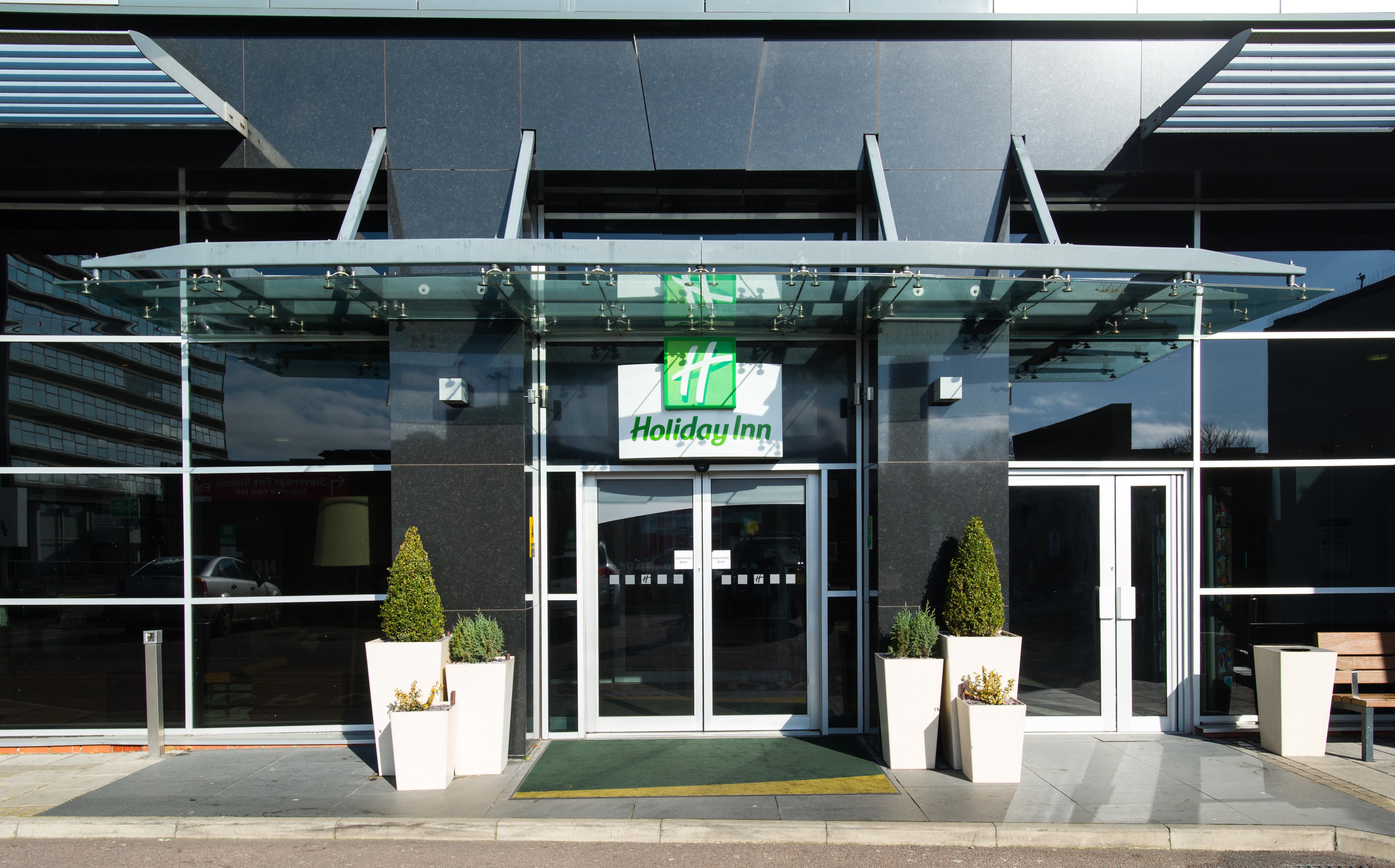Holiday Inn Stevenage By Ihg Exteriör bild