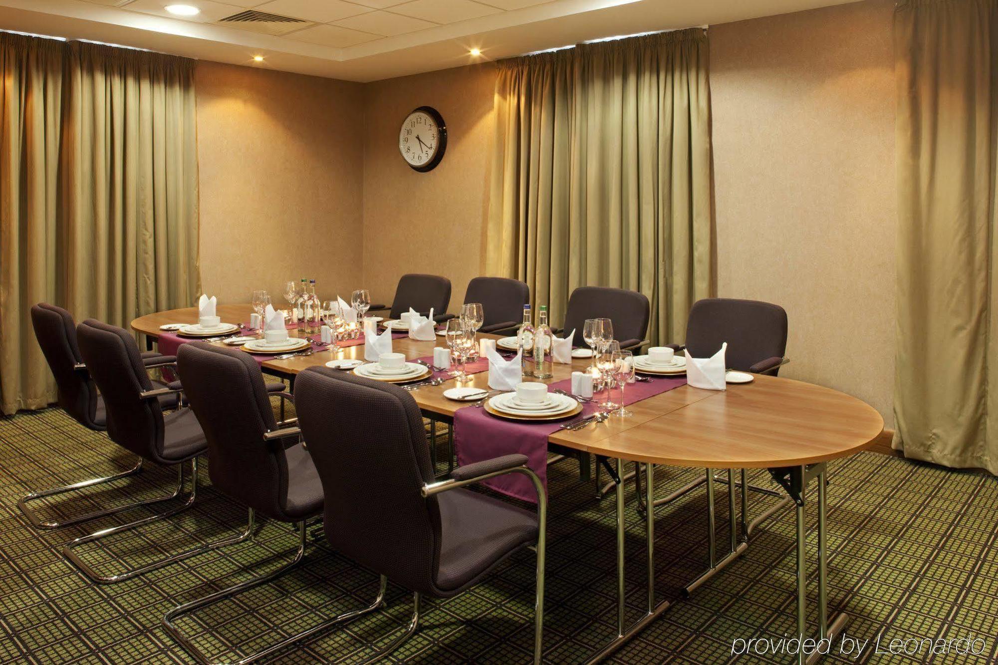 Holiday Inn Stevenage By Ihg Restaurang bild