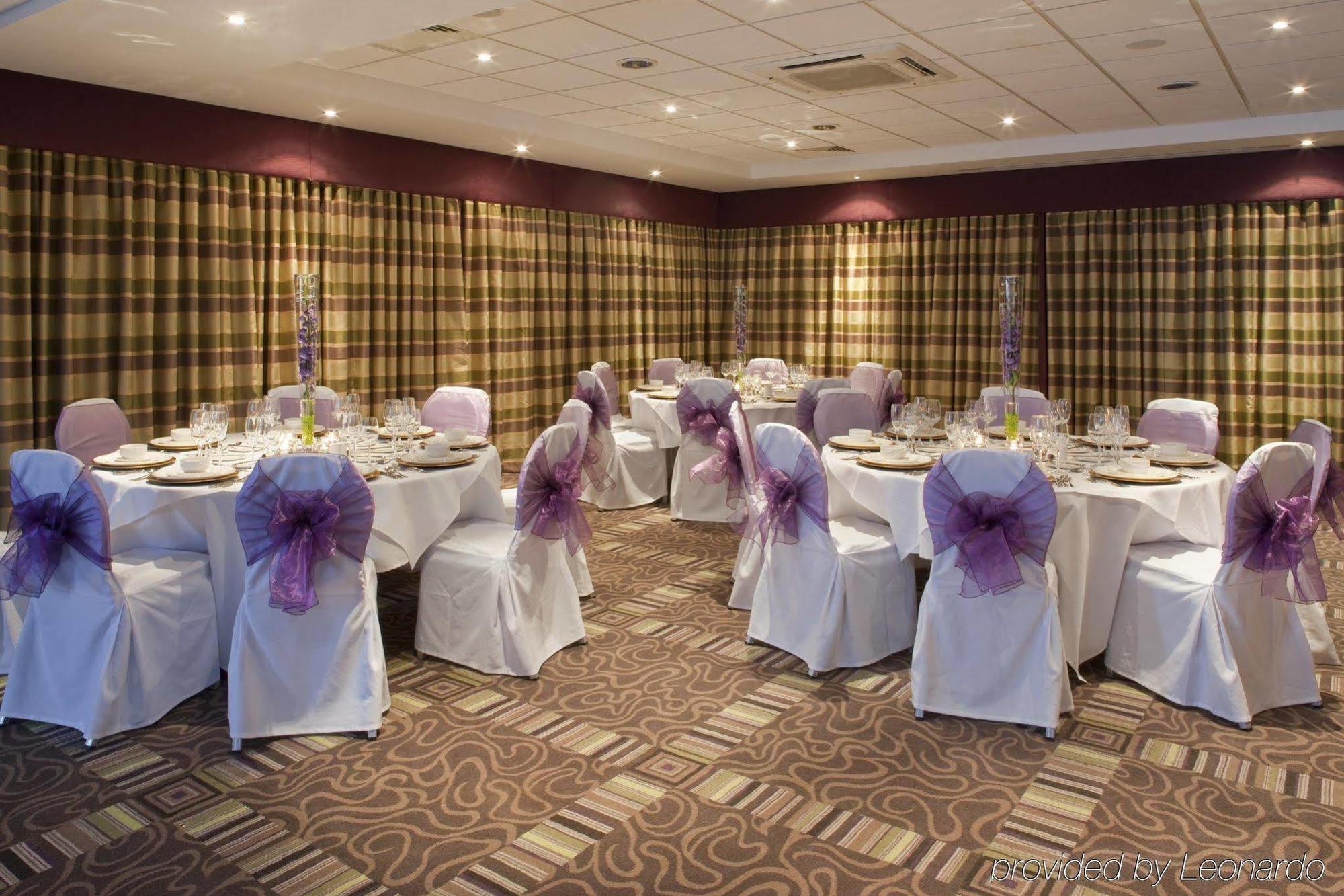 Holiday Inn Stevenage By Ihg Restaurang bild