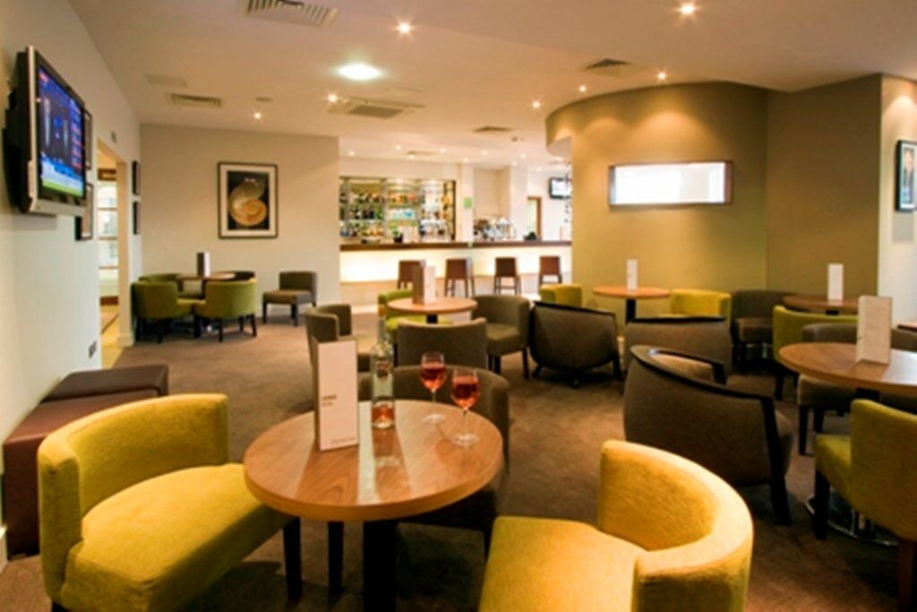 Holiday Inn Stevenage By Ihg Exteriör bild